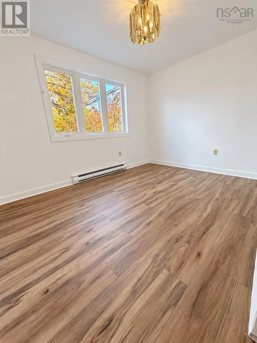 303 131 Farnham Gate Road