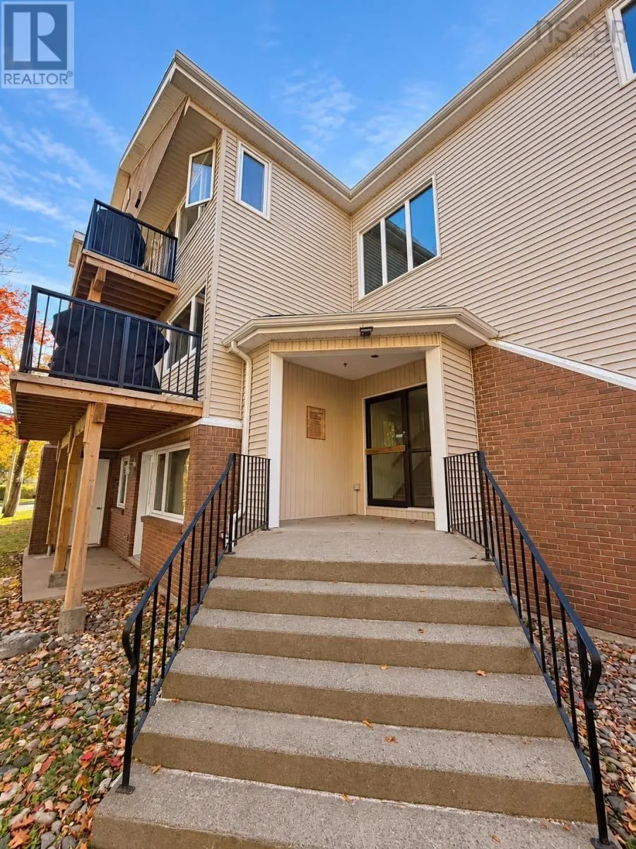 303 131 Farnham Gate Road