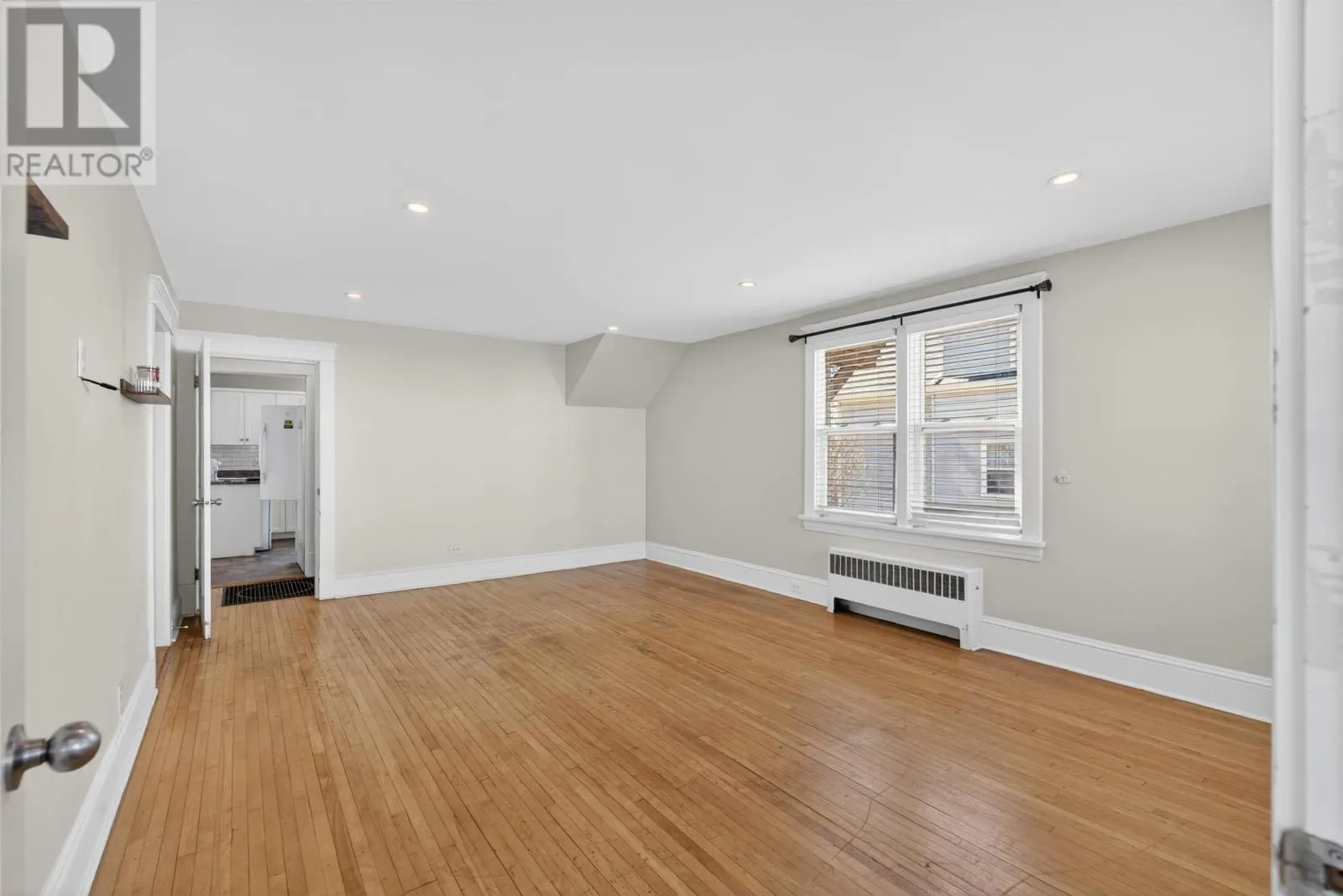 289 Granville St
