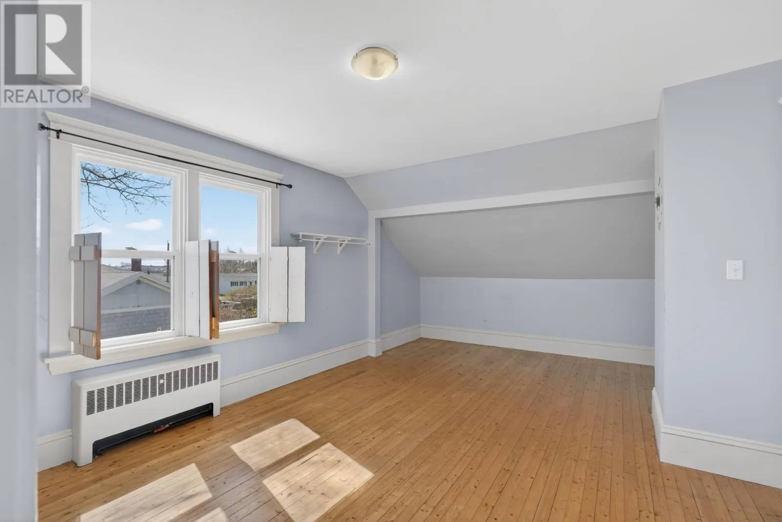 289 Granville St