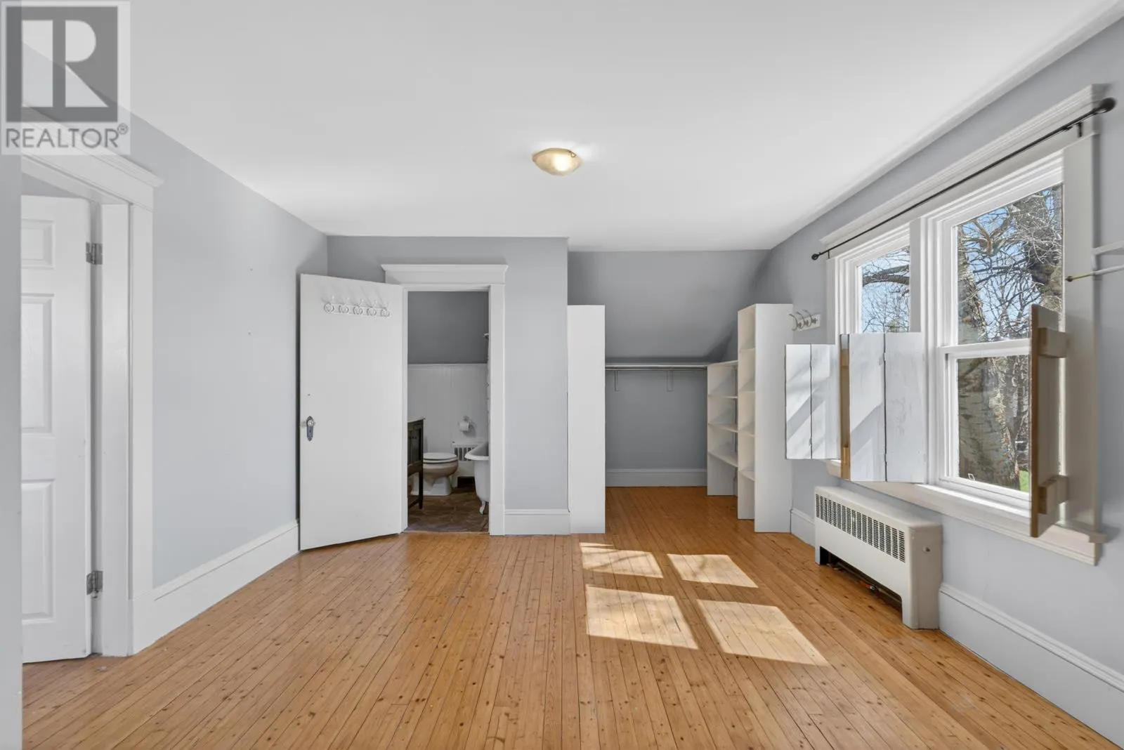 289 Granville St