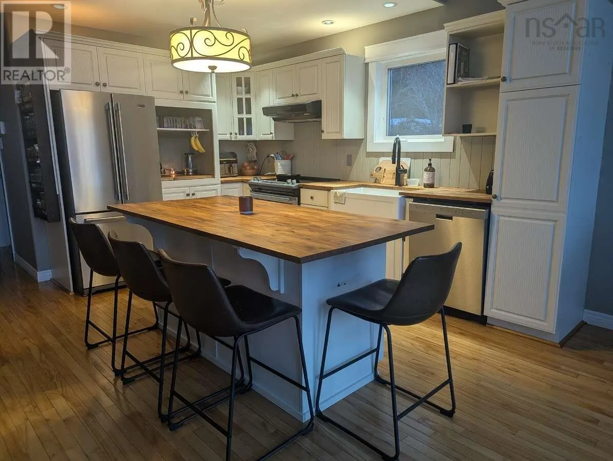 368 Lakeshore Drive