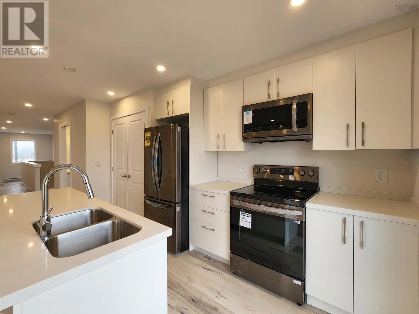 77 Golden Way