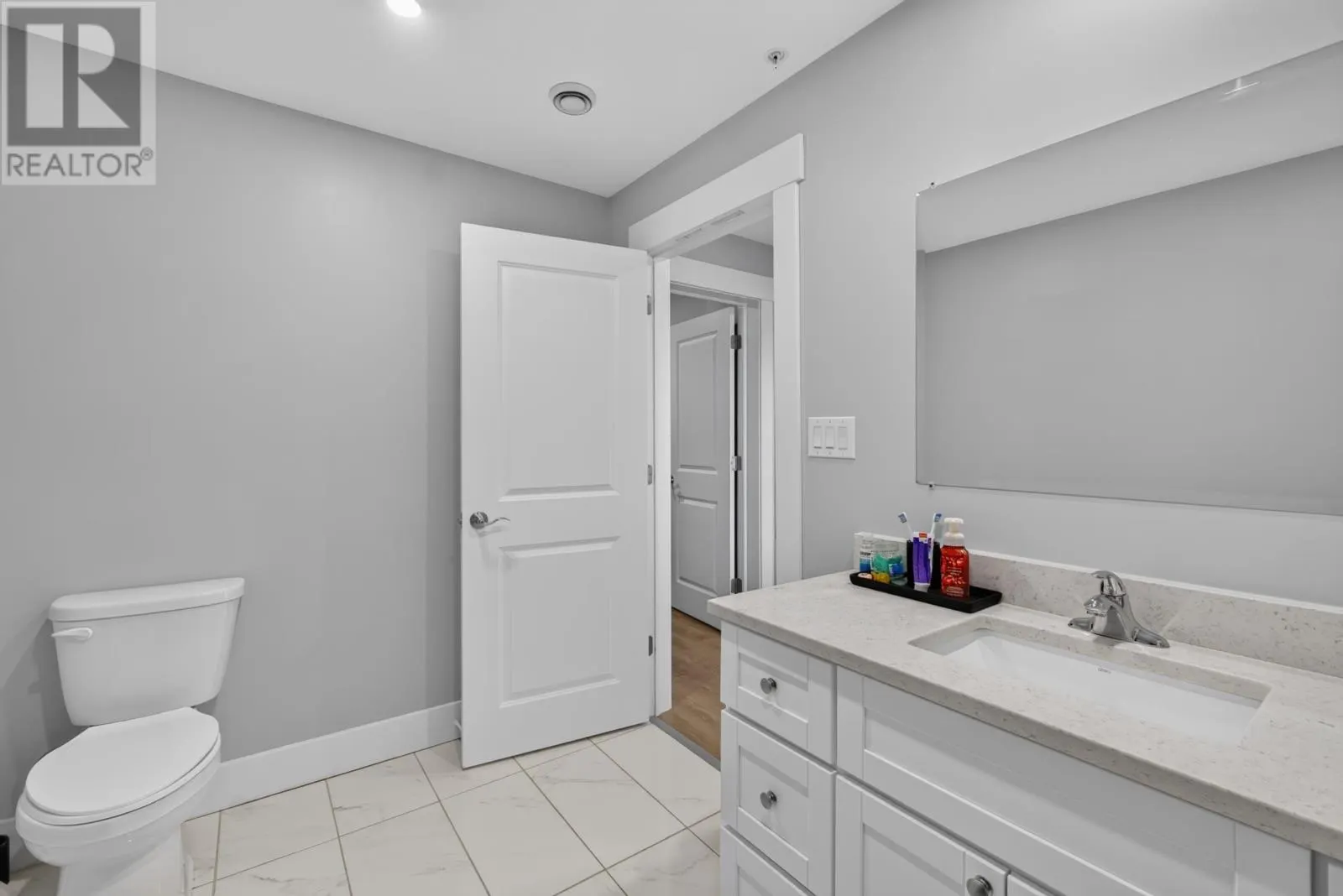 401 24 GILBERT Drive