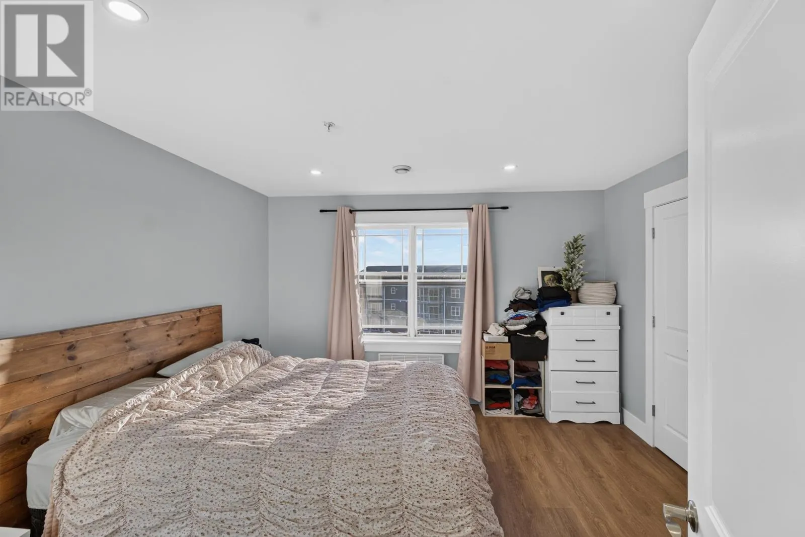 401 24 GILBERT Drive