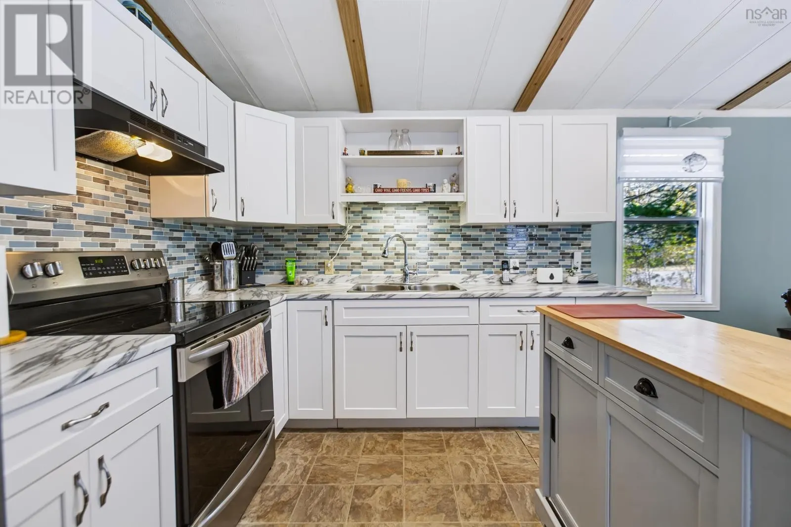 15 Woodlawn Drive