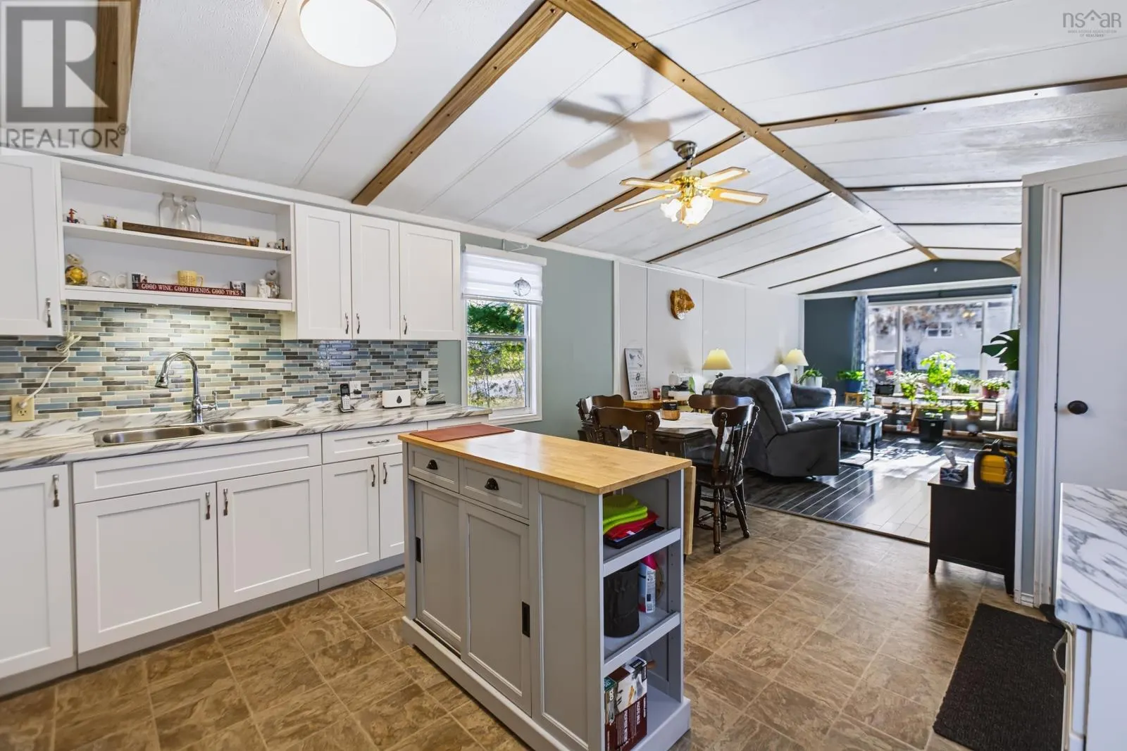 15 Woodlawn Drive