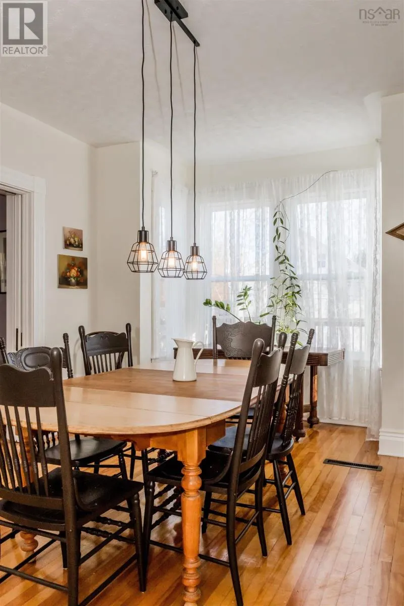 13 Lawrencetown Lane