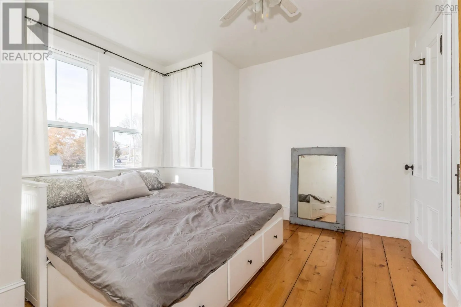 13 Lawrencetown Lane