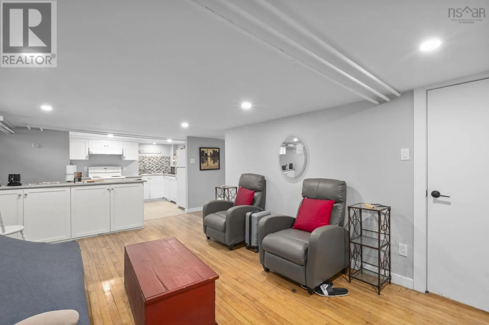 5691 INGLIS Street
