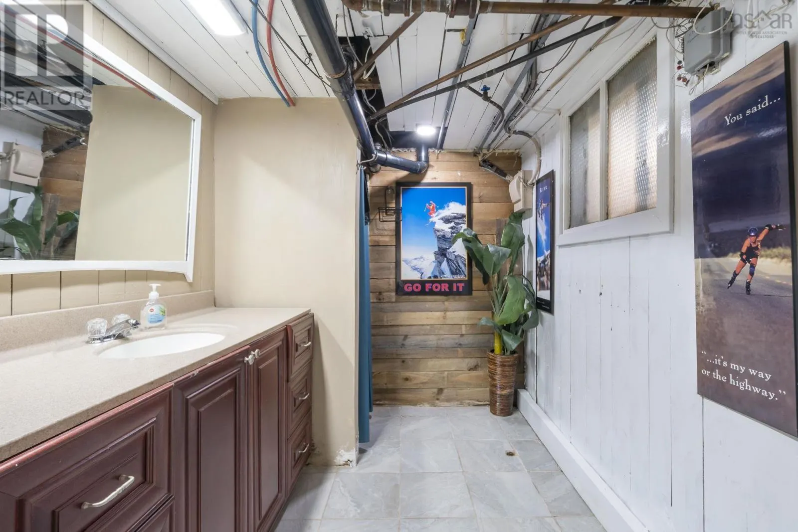 5691 Inglis Street