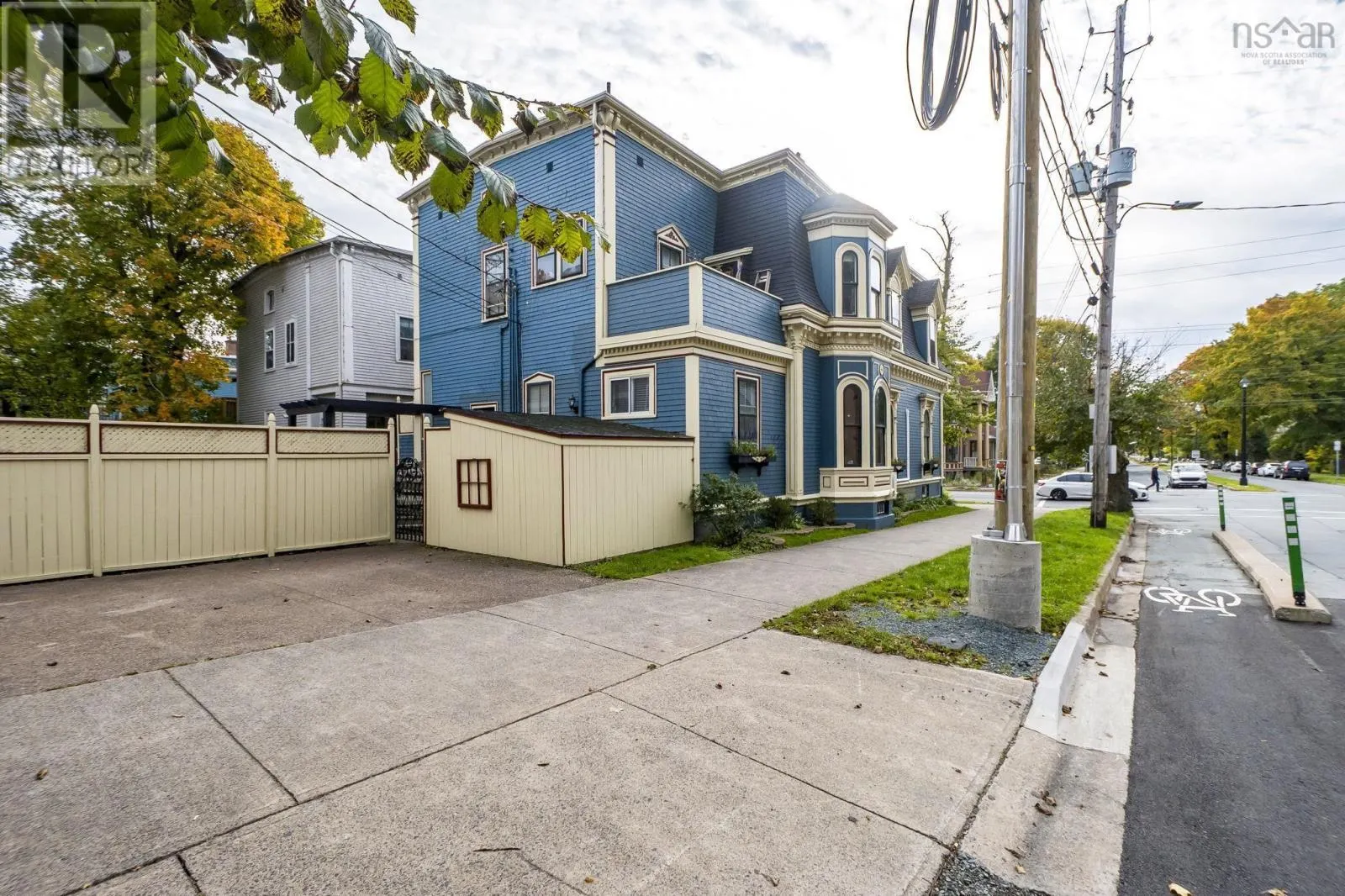 5691 Inglis Street