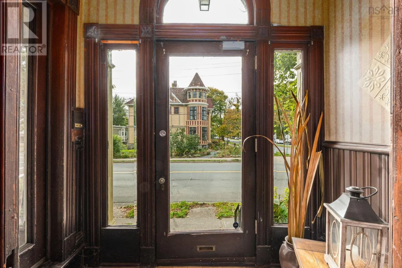 5691 Inglis Street