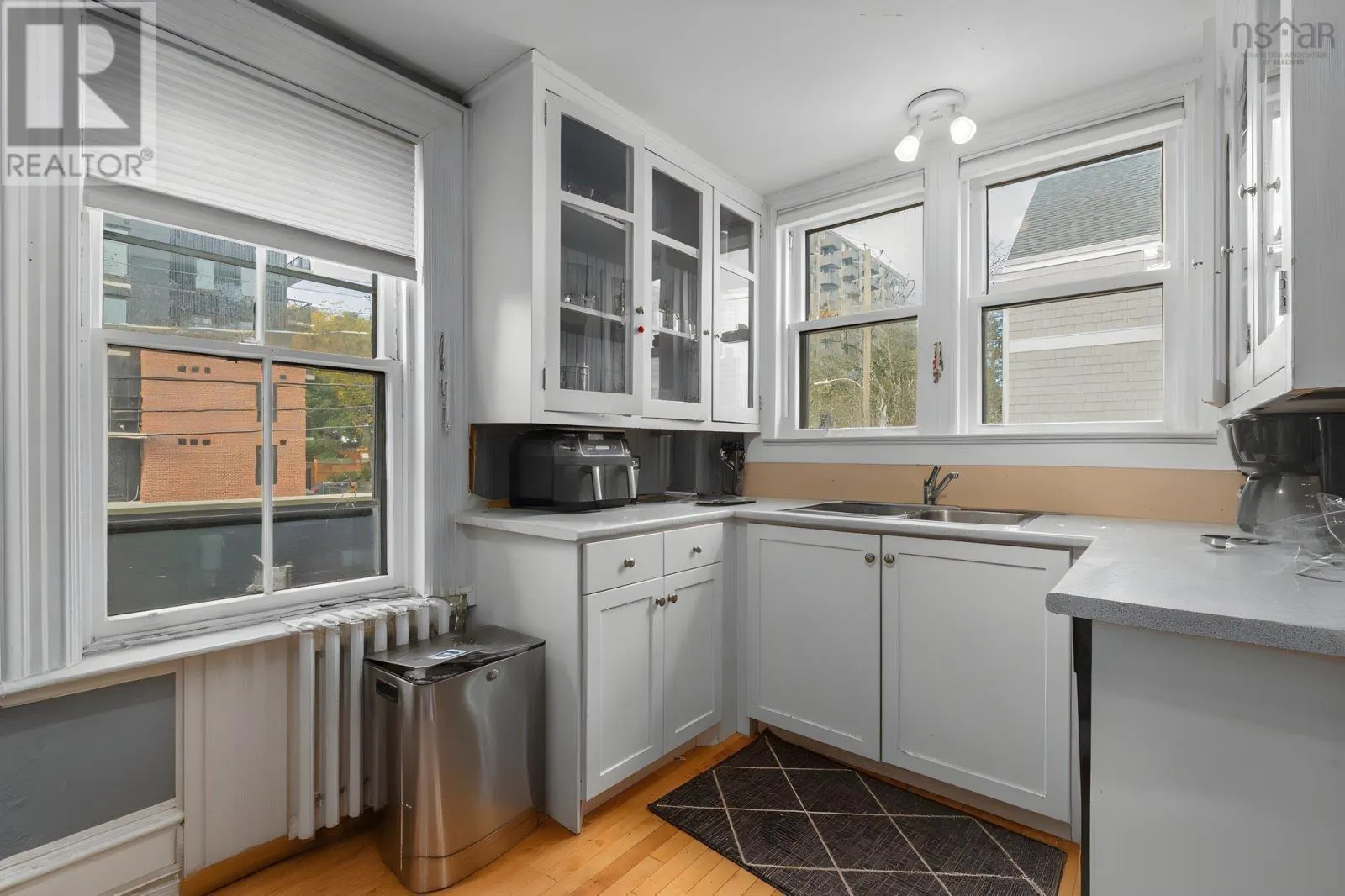 5691 Inglis Street