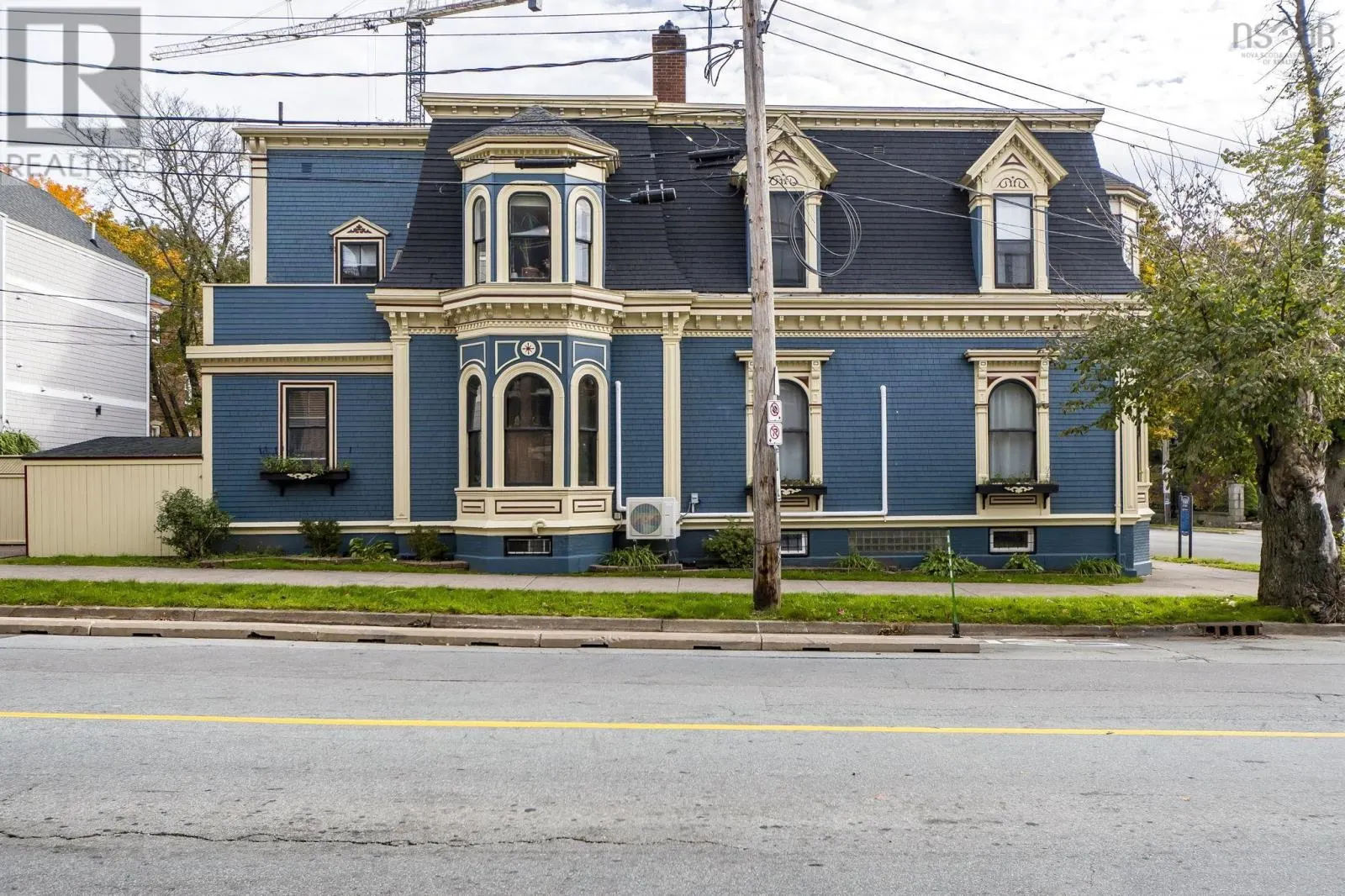 5691 Inglis Street