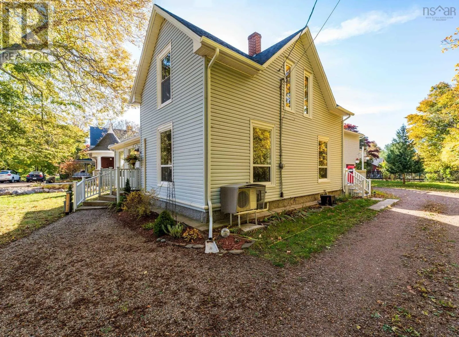 607 St George Street
