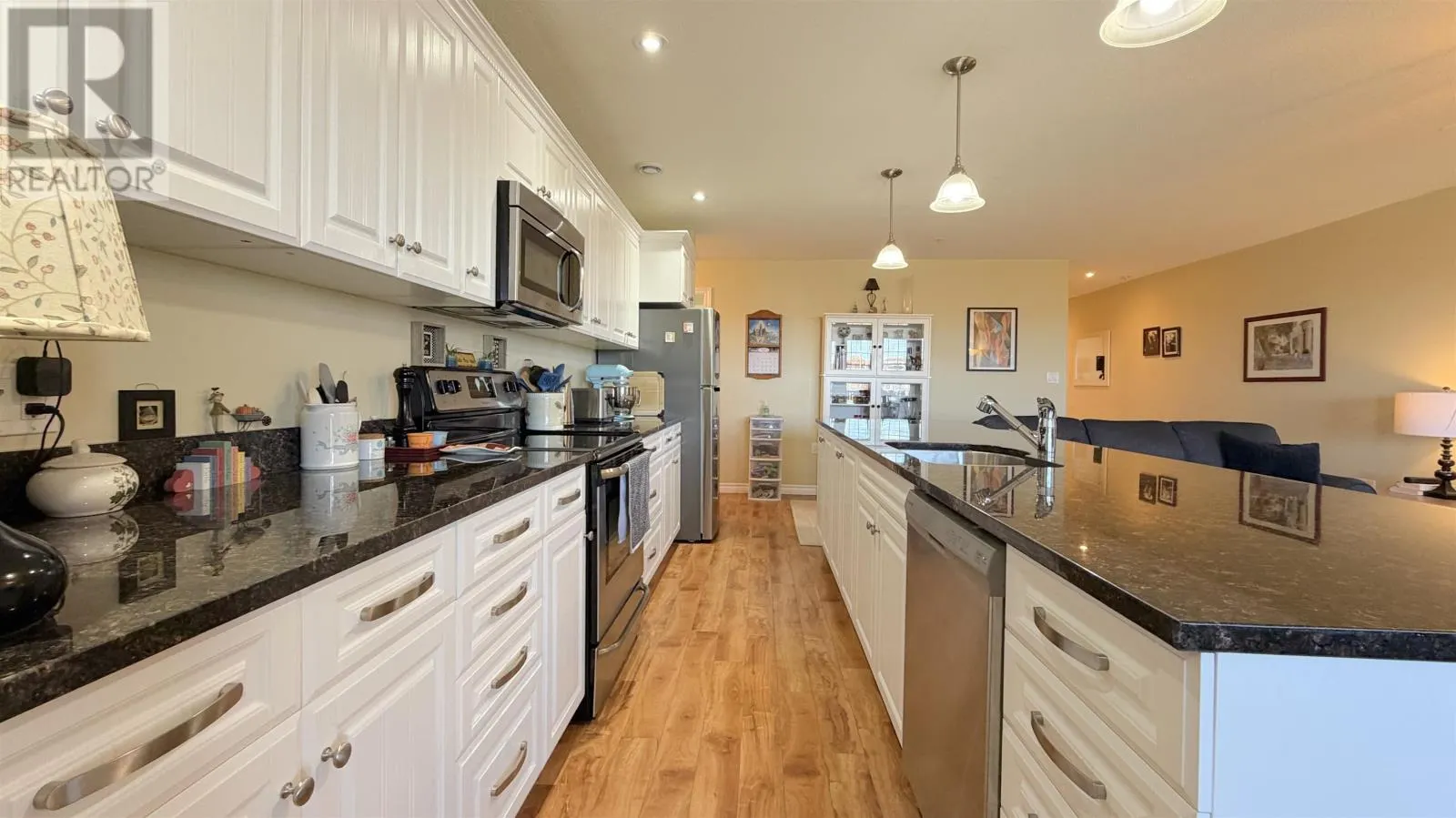 302 516 MacEwen Road