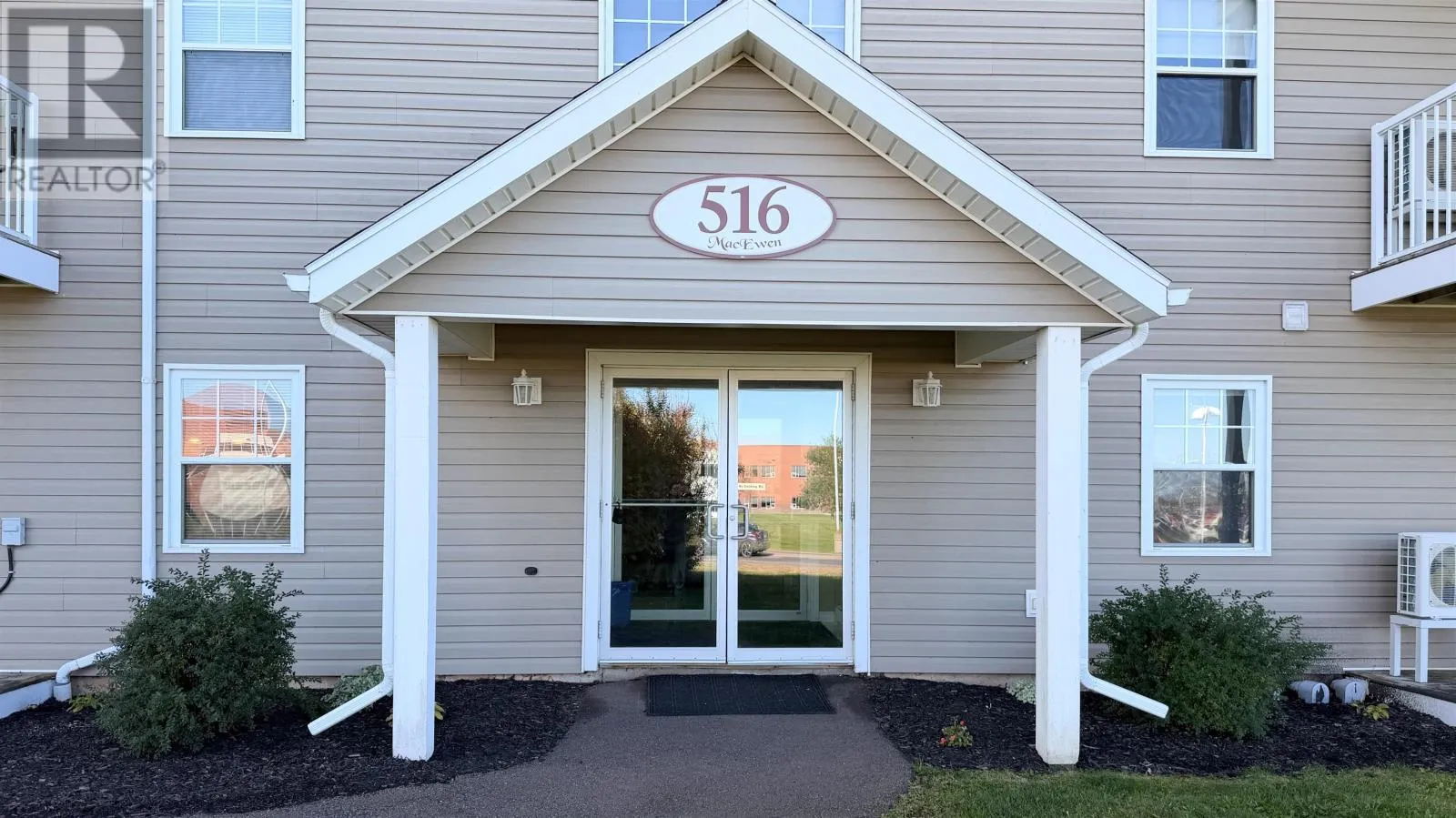302 516 MacEwen Road