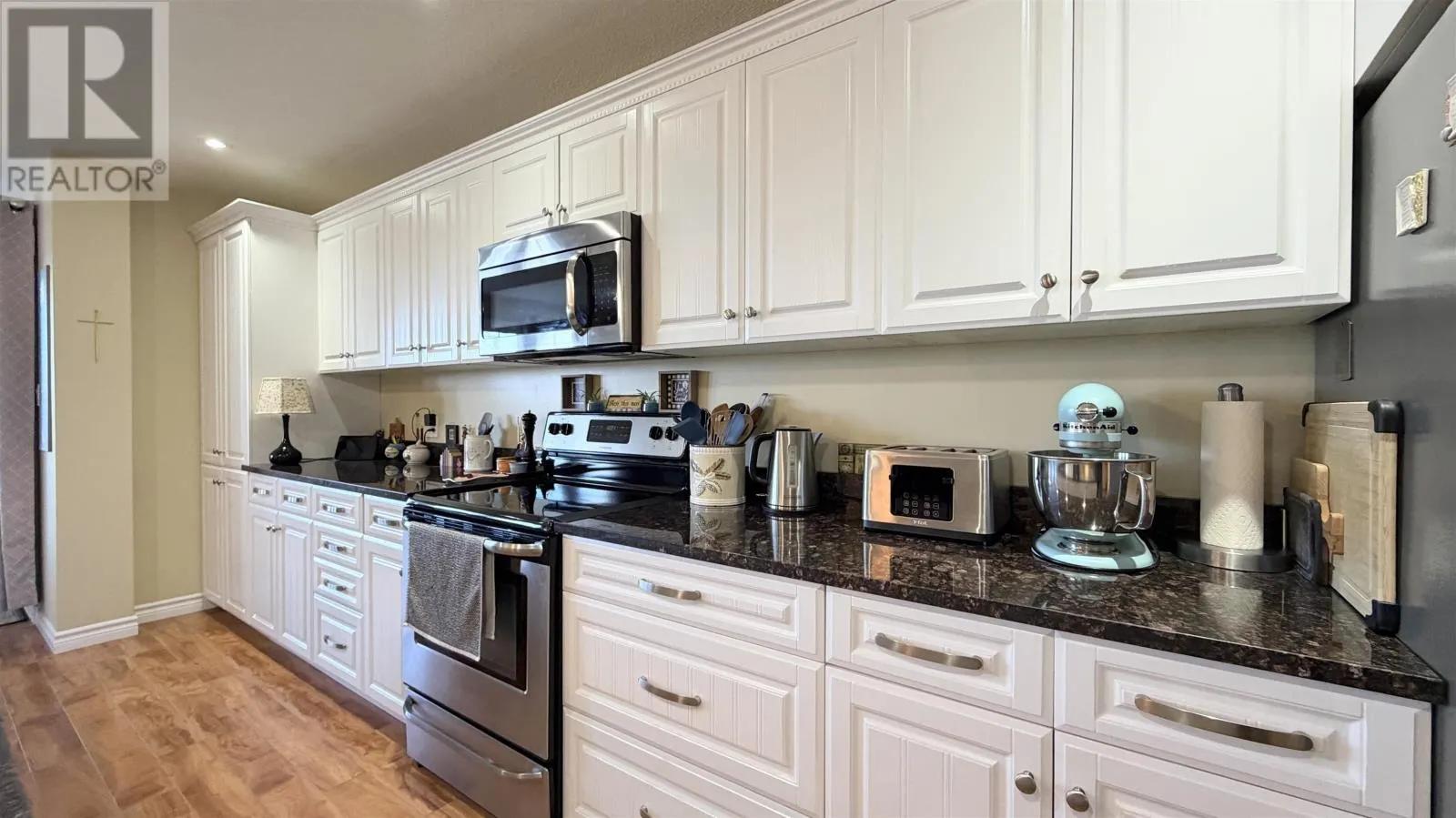 302 516 MacEwen Road