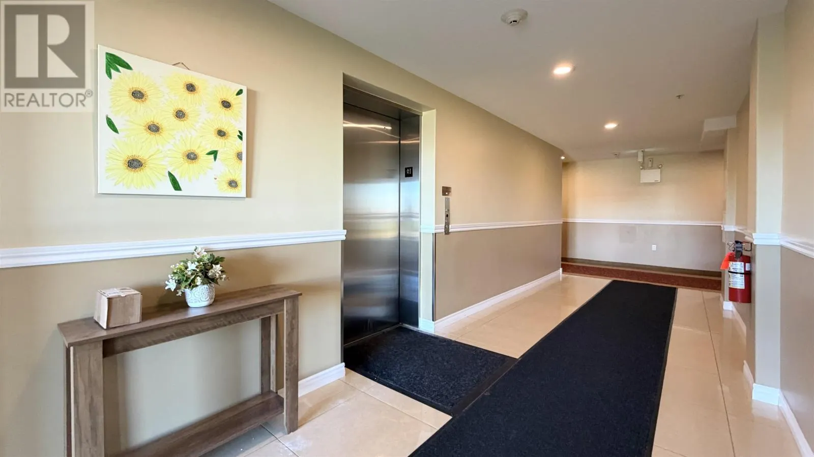 302 516 MacEwen Road