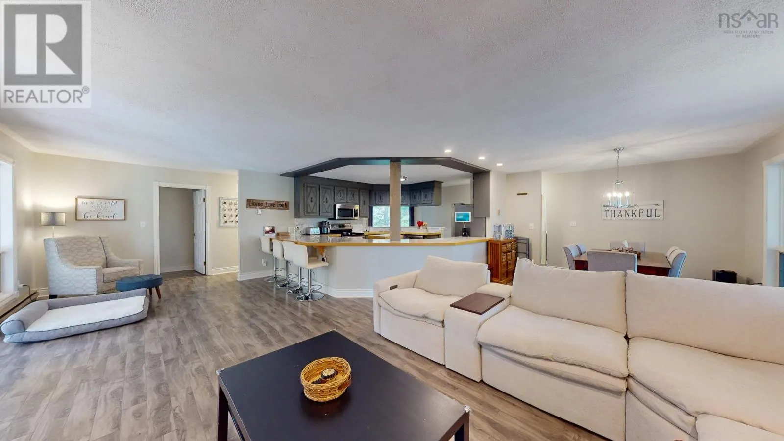 1198 Victoria Road
