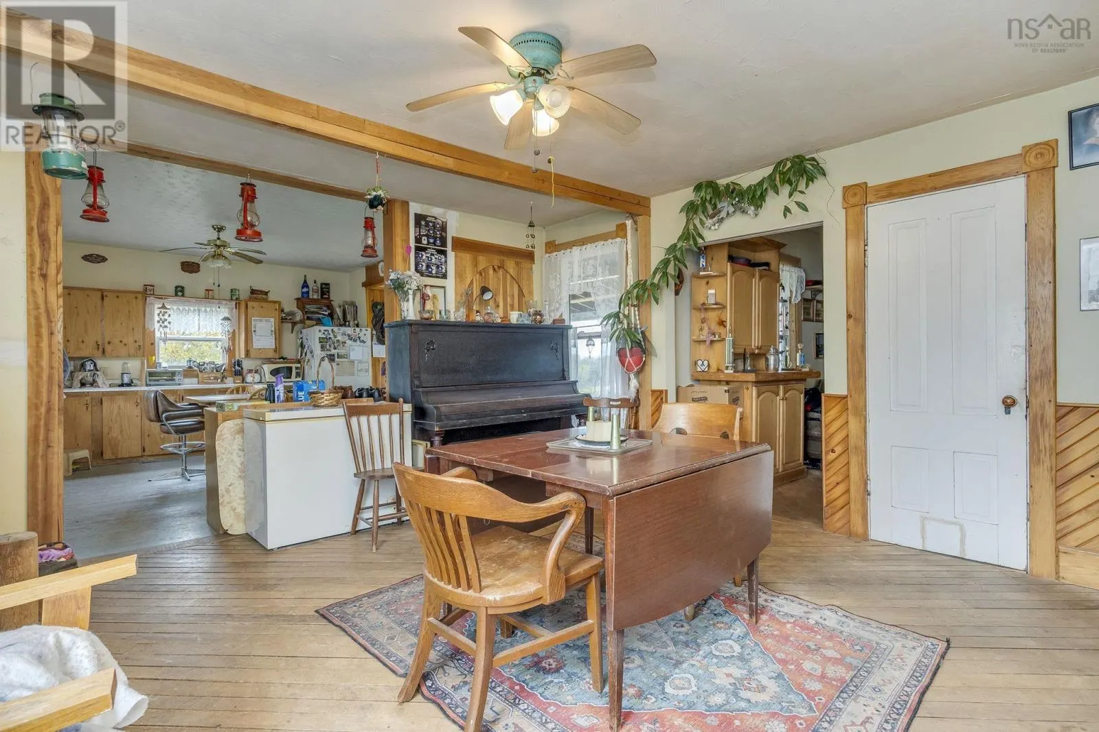 1579 Highway 10