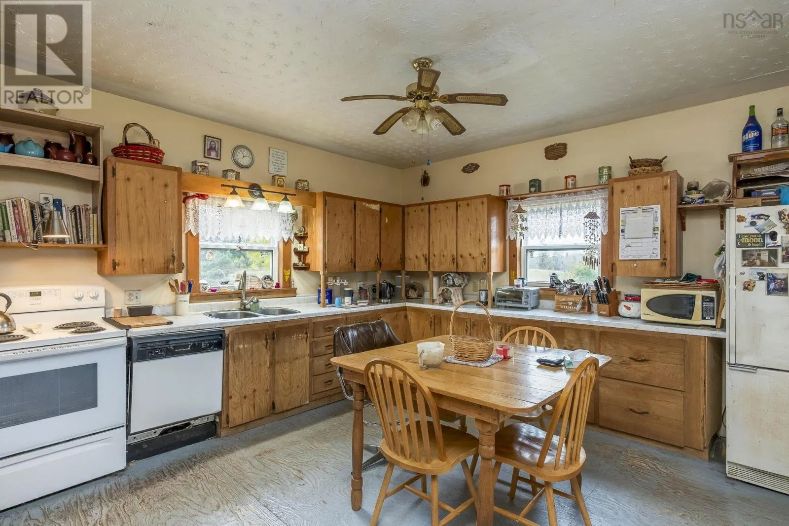 1579 Highway 10