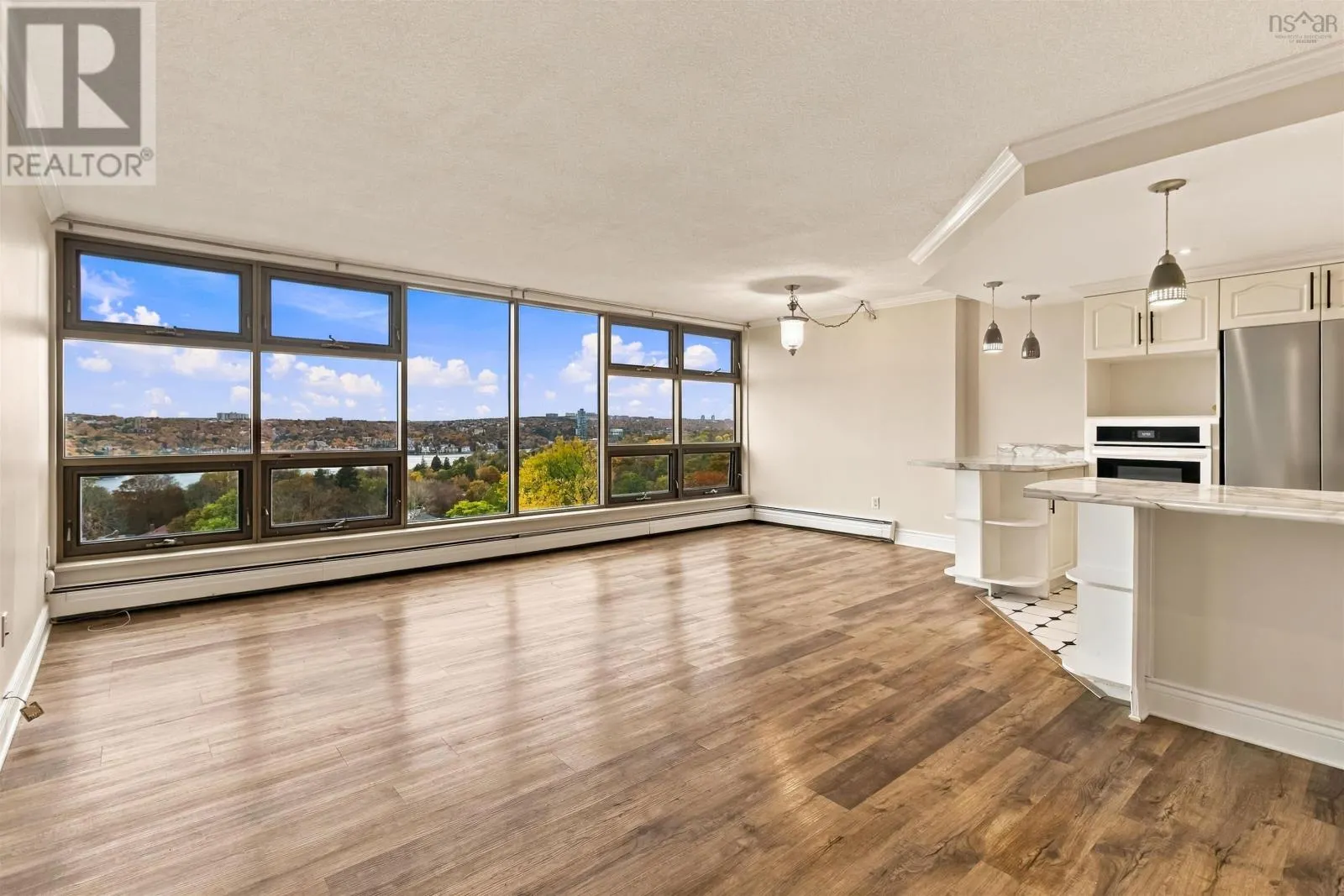 806 6369 Coburg Road