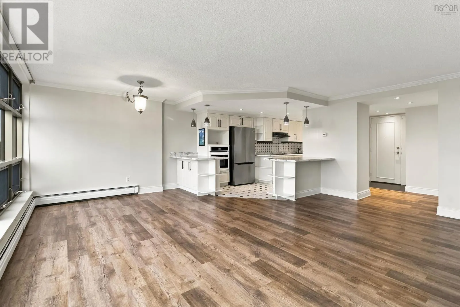 806 6369 Coburg Road