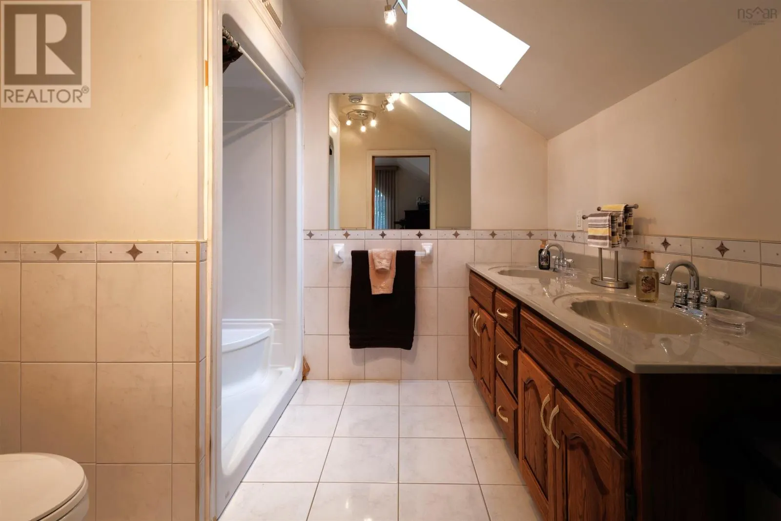 583 HILLSIDE Road
