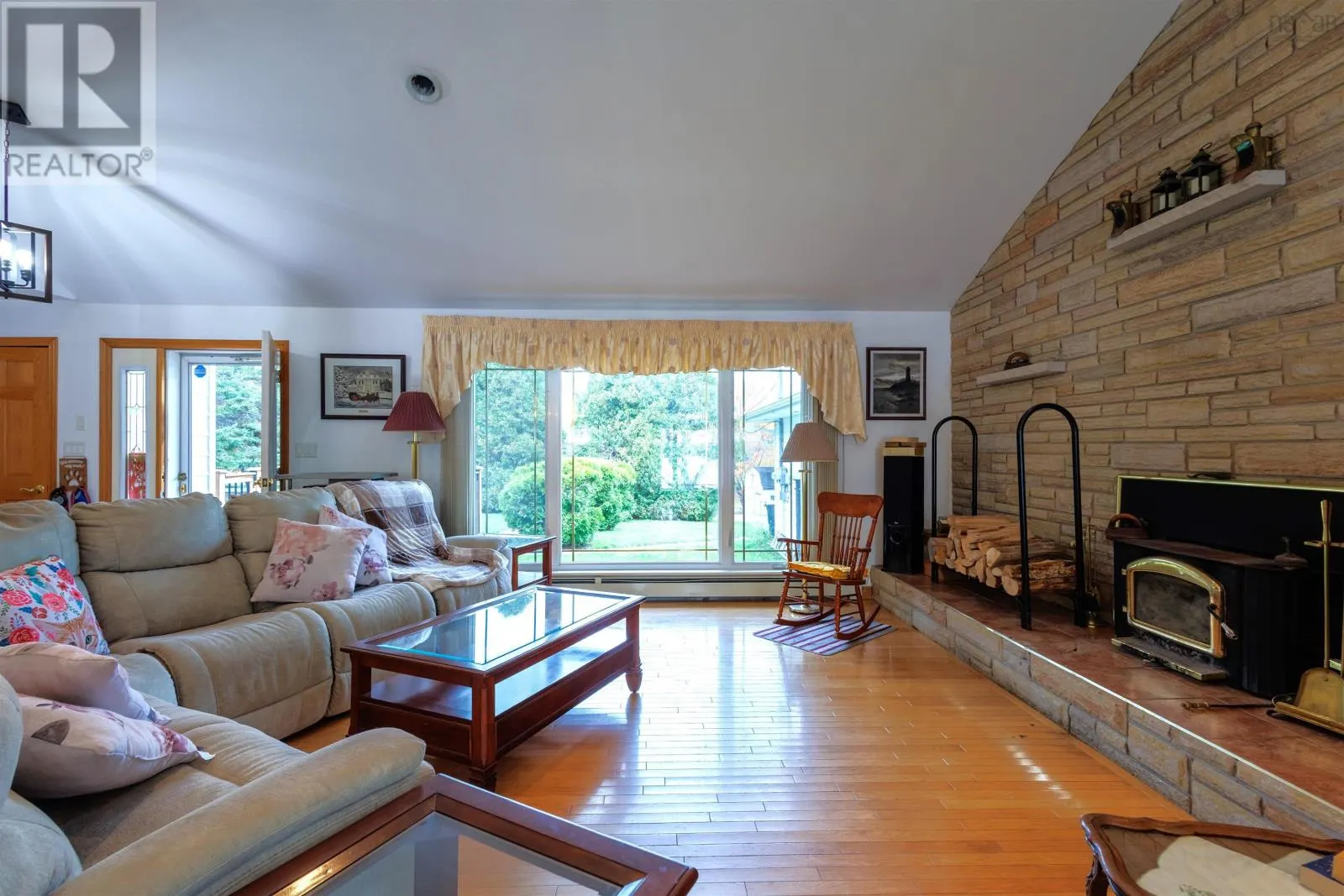 583 HILLSIDE Road