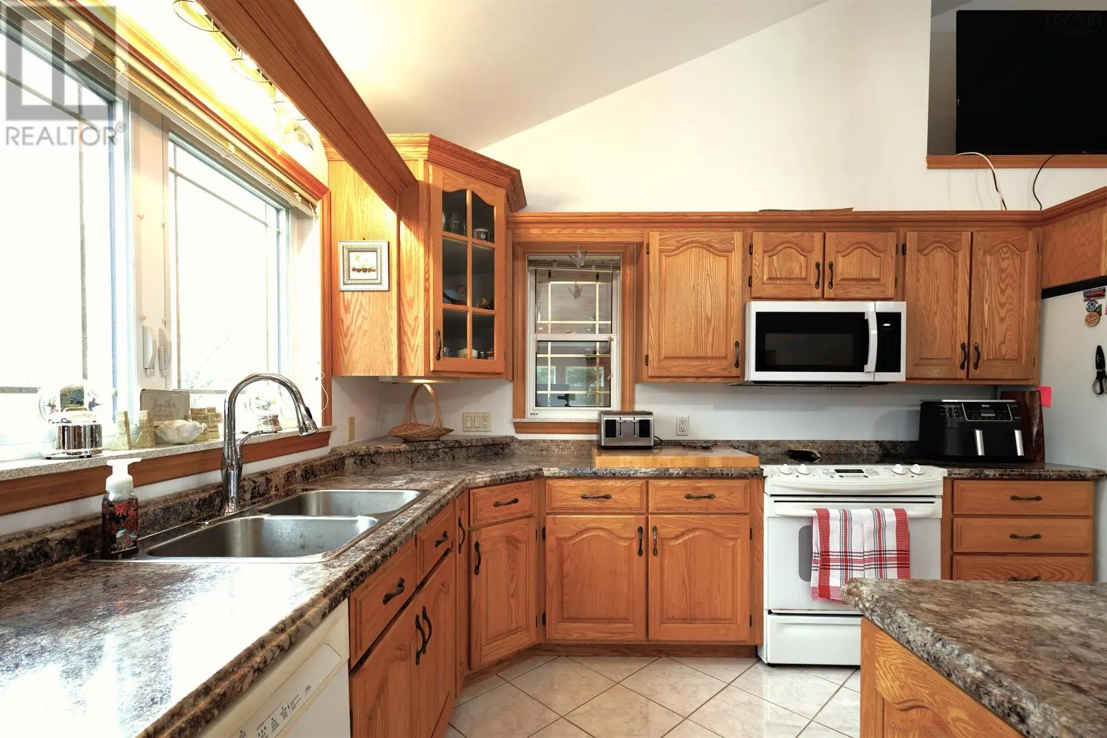 583 HILLSIDE Road