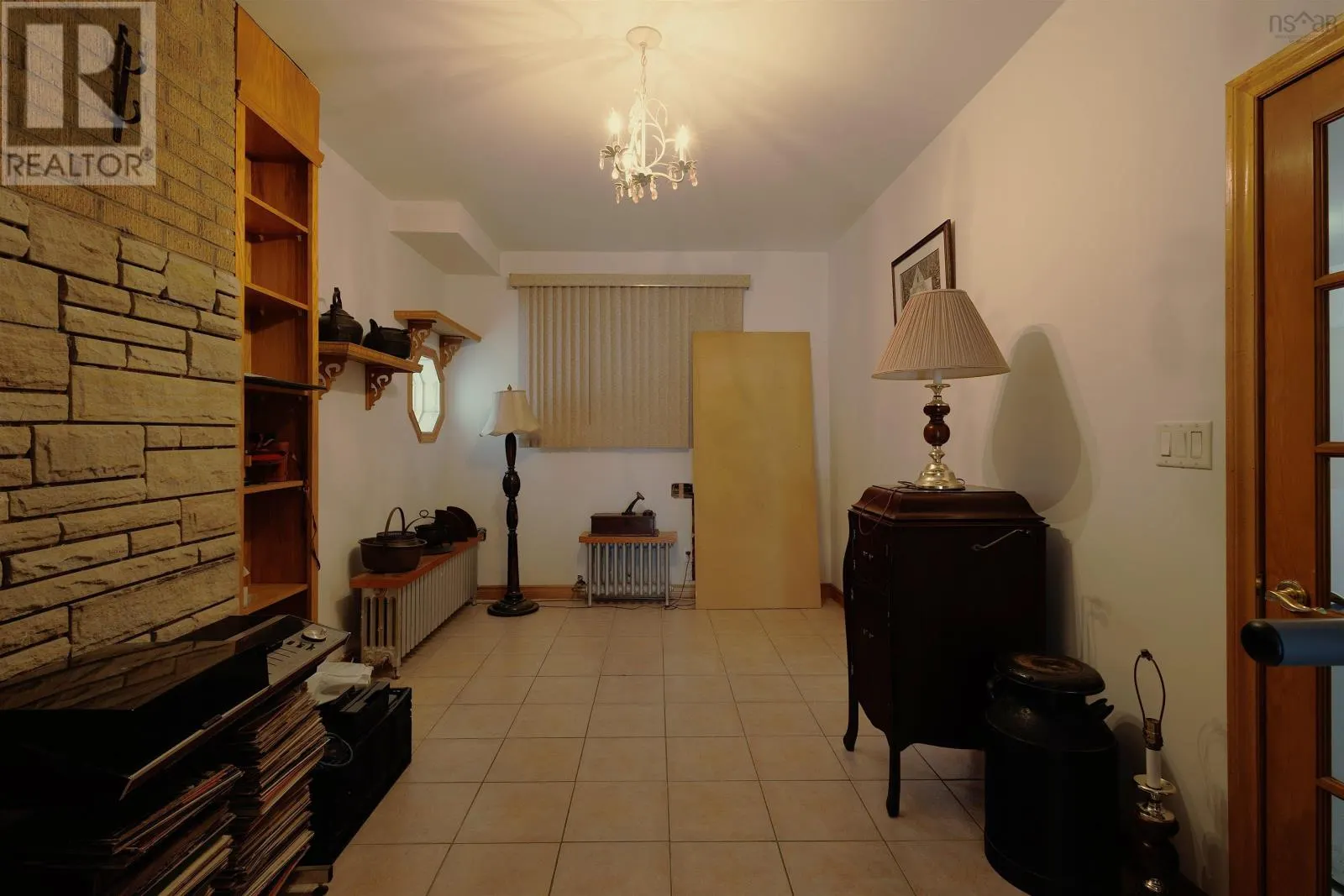 583 HILLSIDE Road