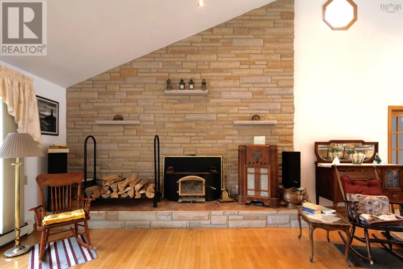 583 HILLSIDE Road