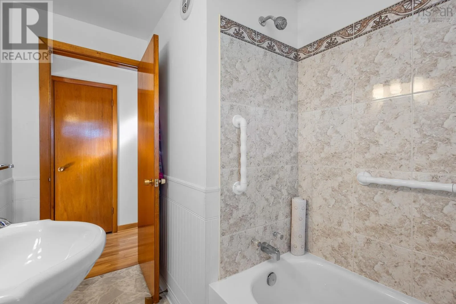21 Laurie Drive