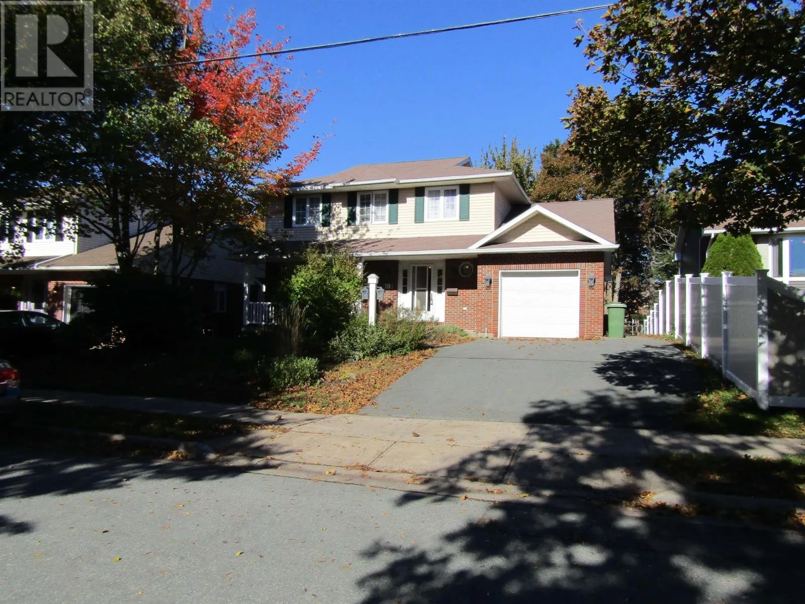 10 Amberwood Court