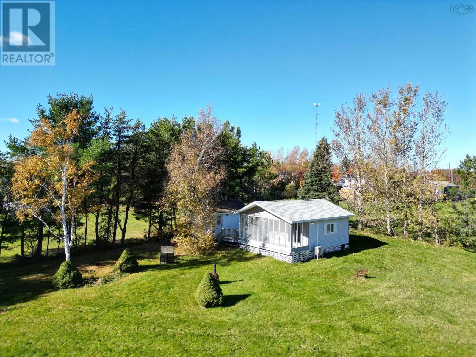 19 BLUE HERON Way