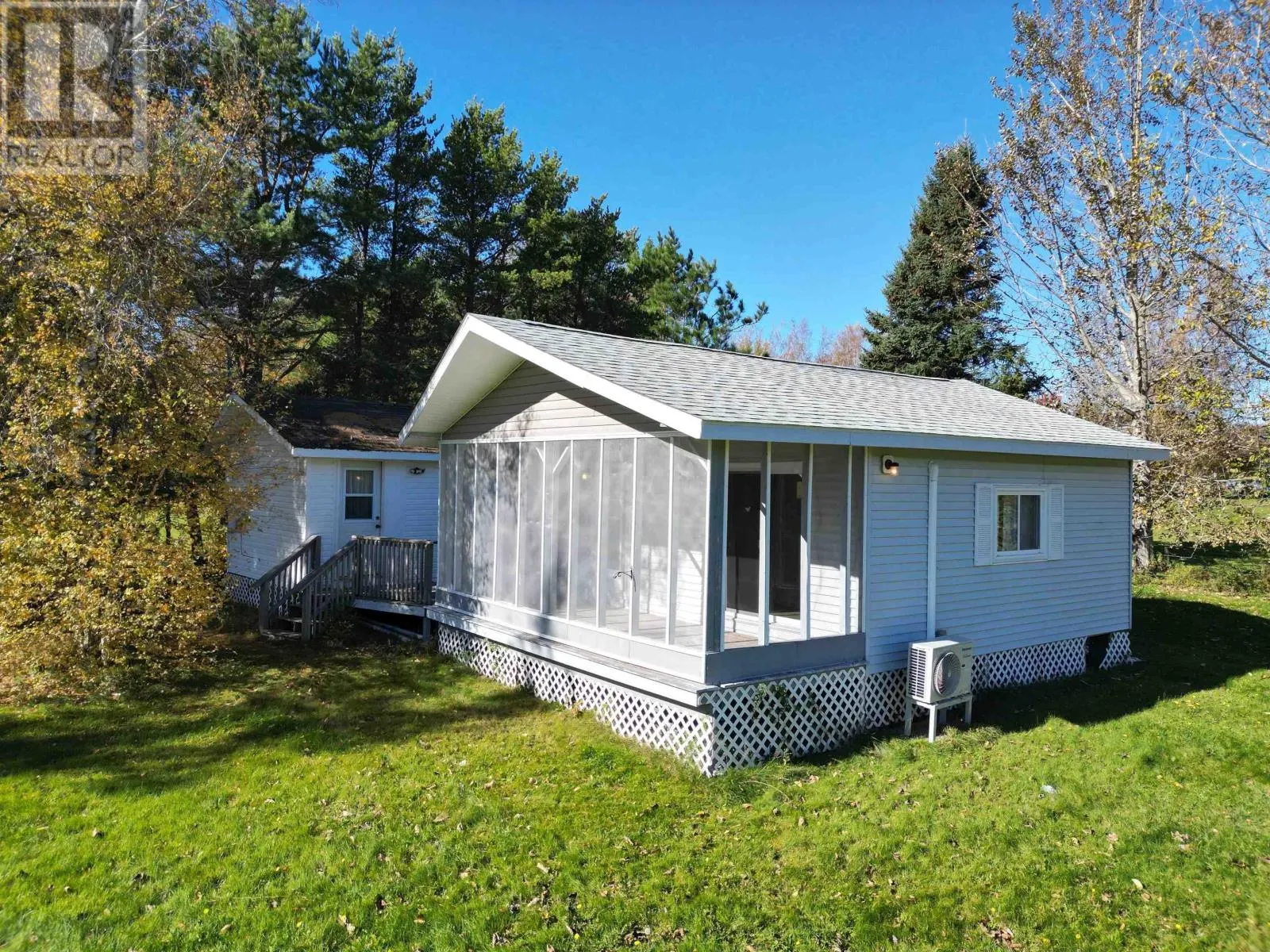 19 BLUE HERON Way