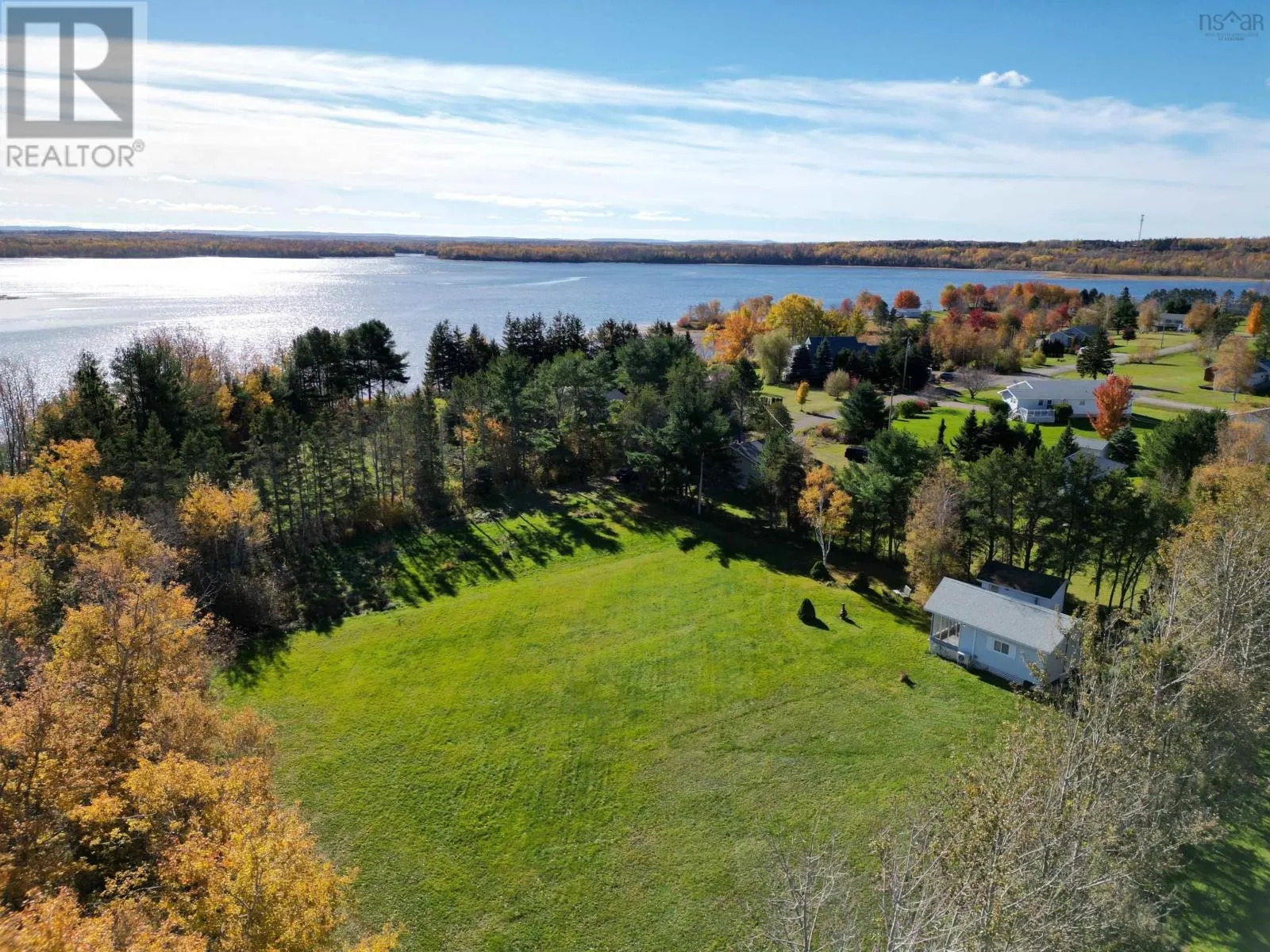 19 BLUE HERON Way