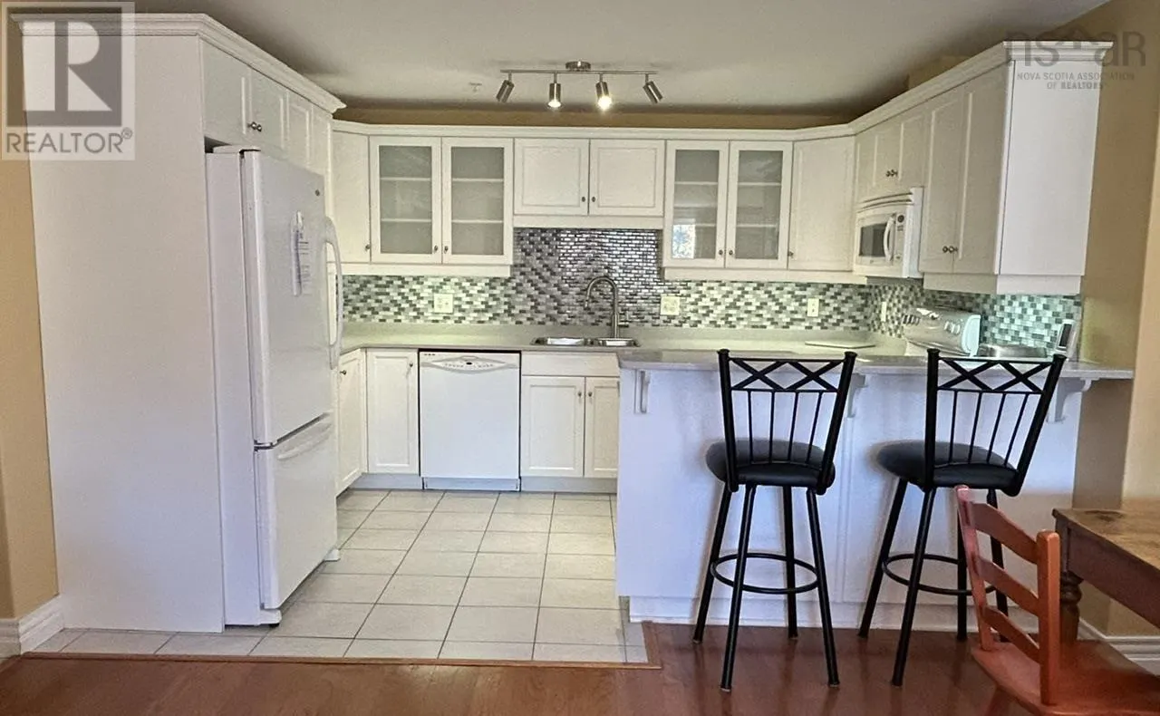 Unit 101 476 Main Street