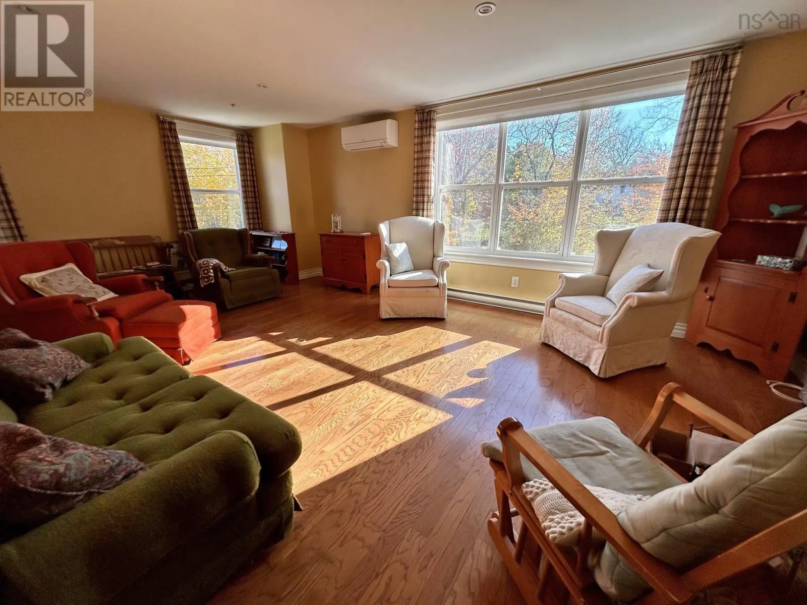 Unit 101 476 Main Street