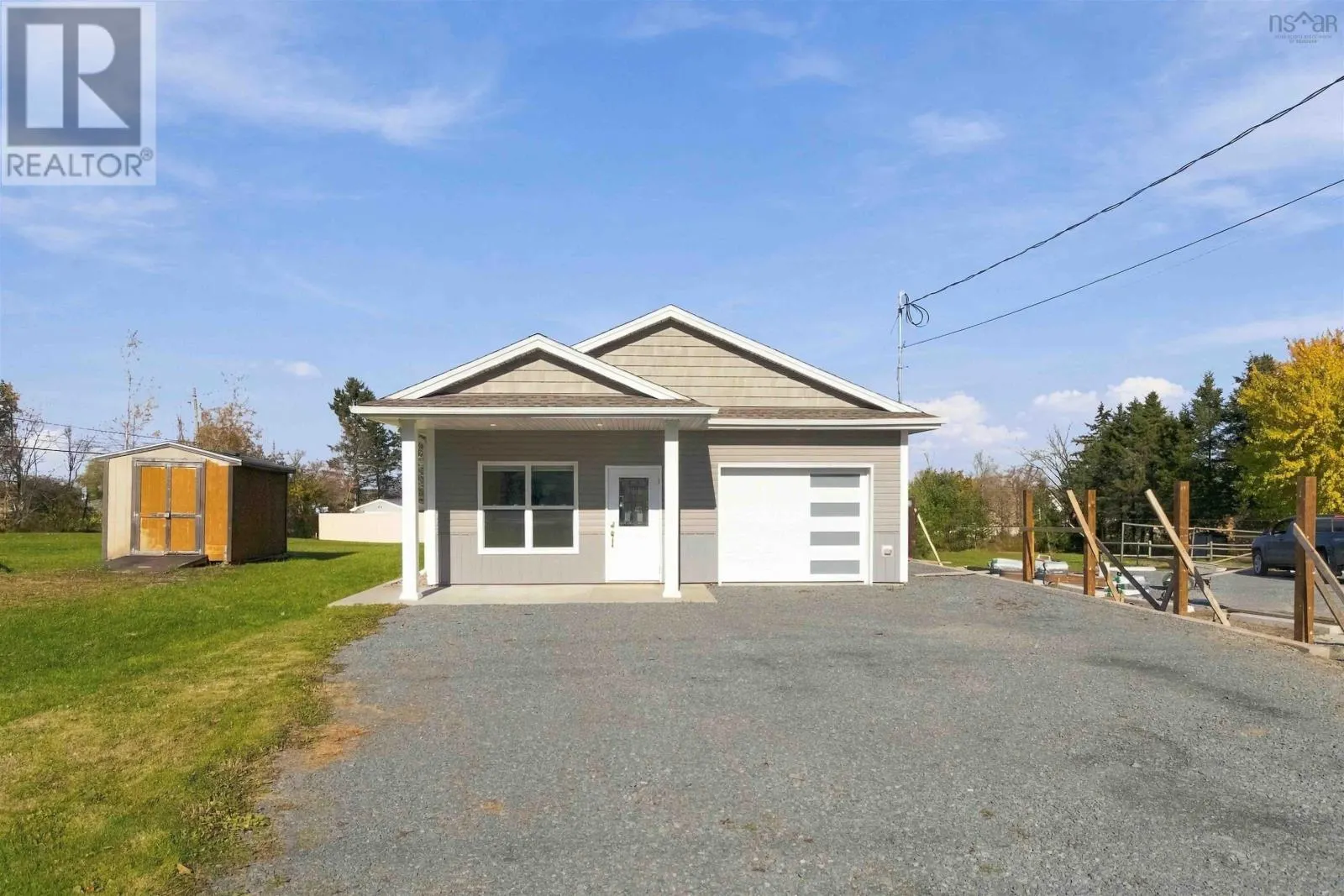 8 Main Street E