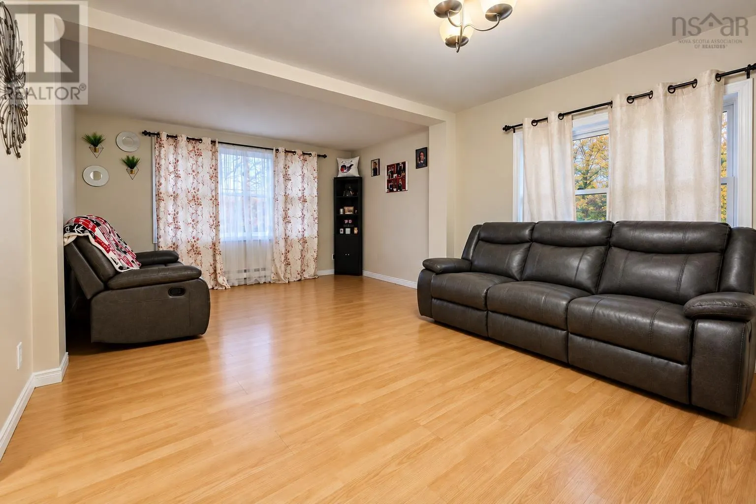 1696 Victoria Road