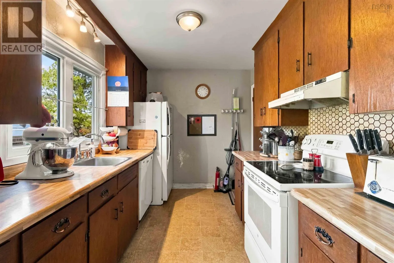 16 Laurie Drive Drive