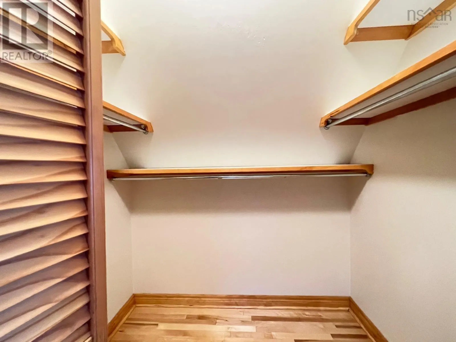 366 Lakeshore Drive