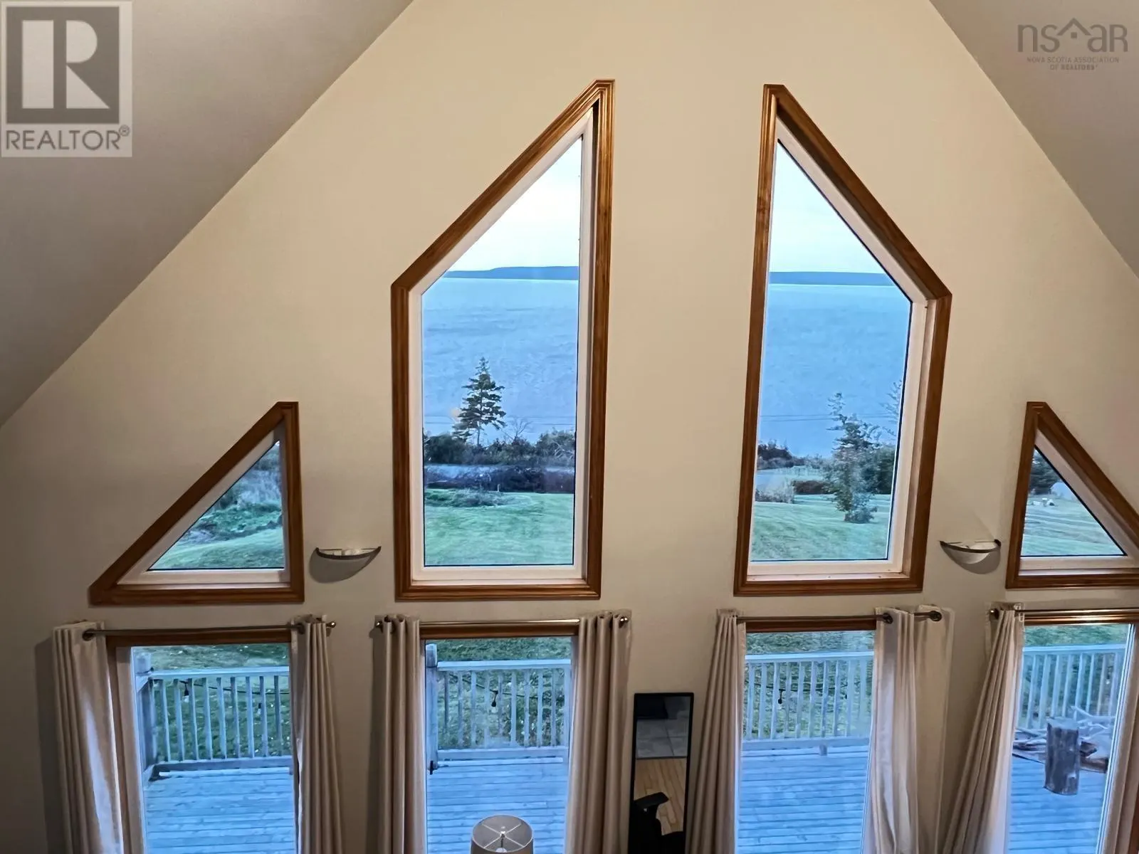 366 Lakeshore Drive