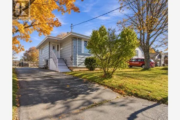 7 Summit Heights Road