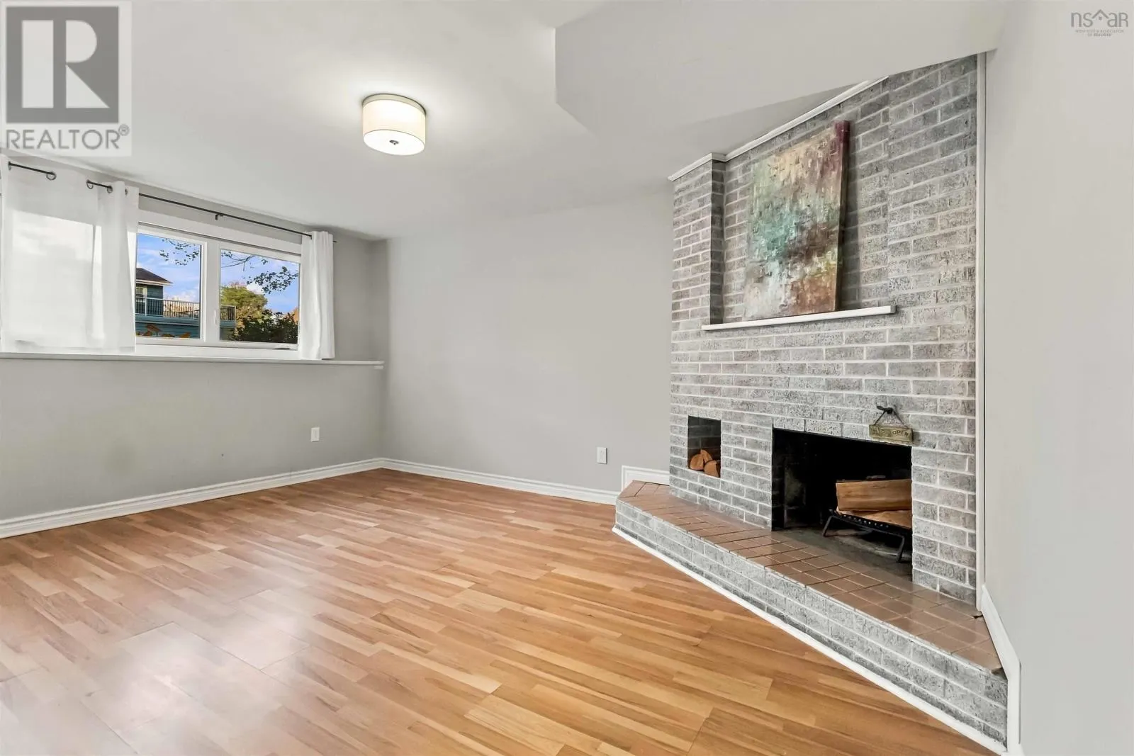 101 Deepwood Crescent