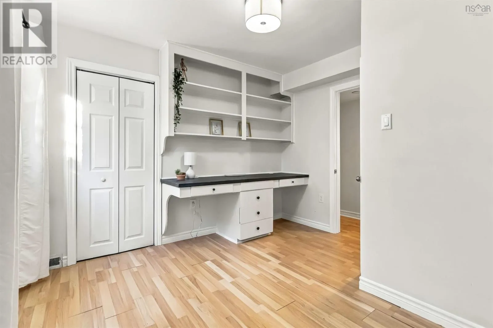 101 Deepwood Crescent