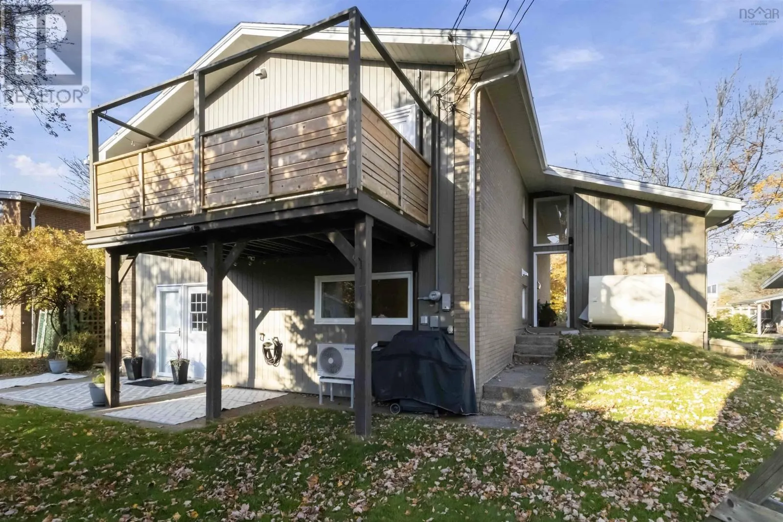 101 Deepwood Crescent